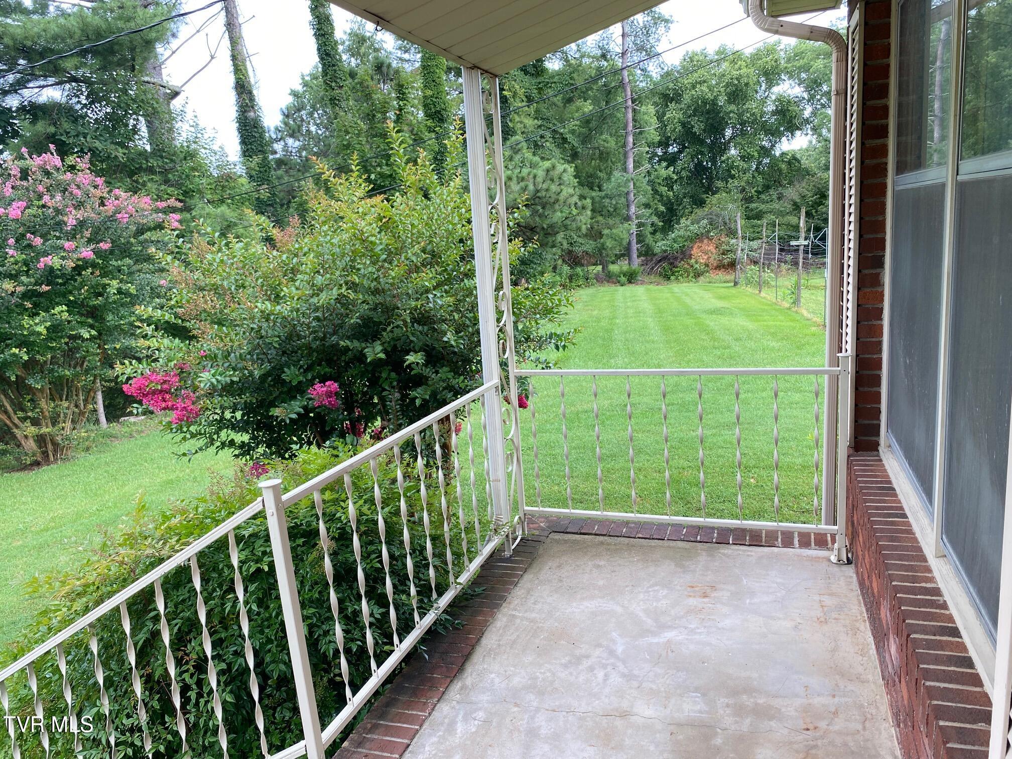 3204 Marbleton Road Unicoi, TN 37692 - Photo 38 of 114 Front porch