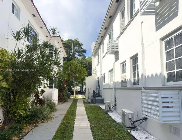 $1,400 | 7124 Bay Drive, Unit 4, Miami Beach, FL 33141