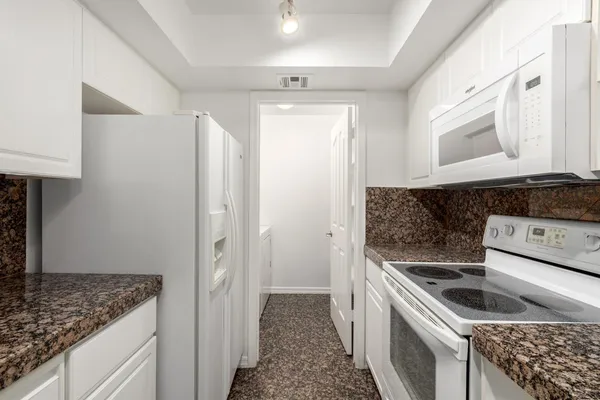 $2,550 | 5104 North 32nd Street, Unit 225, Phoenix, AZ 85018