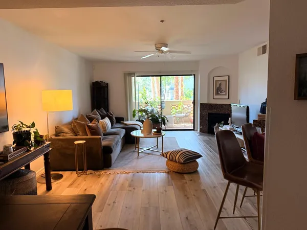 $2,550 | 5104 North 32nd Street, Unit 225, Phoenix, AZ 85018