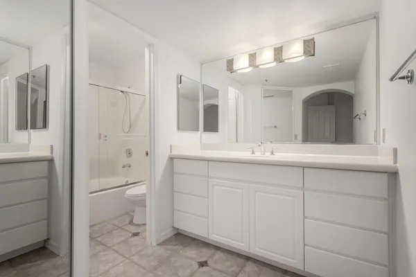 $2,550 | 5104 North 32nd Street, Unit 225, Phoenix, AZ 85018