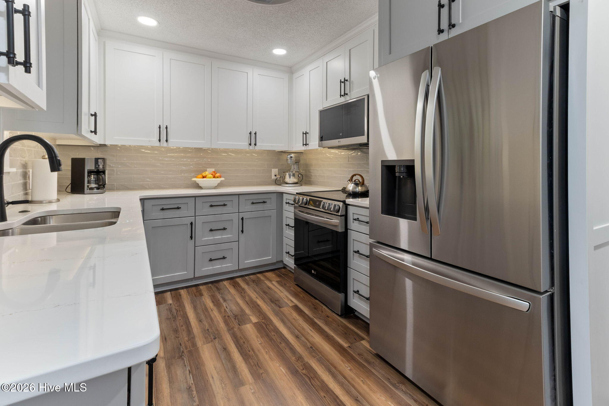687 Bitmore Road Whiteville, NC 28472 - Photo 9 of 36 Quartz and Tiled Backsplash
