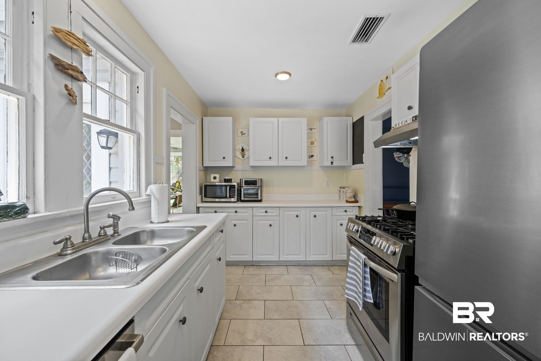 151 Houstreeton Street Mobile, AL 36606 - Photo 11 of 27 Kitchen