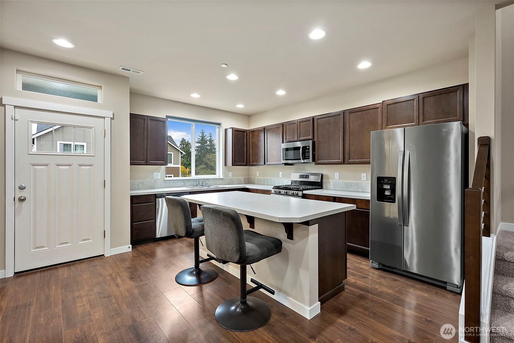 2585 Filbert Avenue Bremerton, WA 98310 - Photo 2 of 38 Gallery Image 2