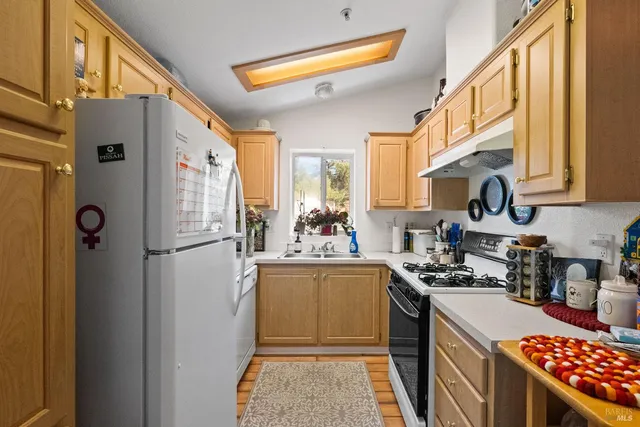 $650,000 | 28 Tarman Drive, Unit A & B, Cloverdale, CA 95425