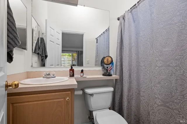 $650,000 | 28 Tarman Drive, Unit A & B, Cloverdale, CA 95425