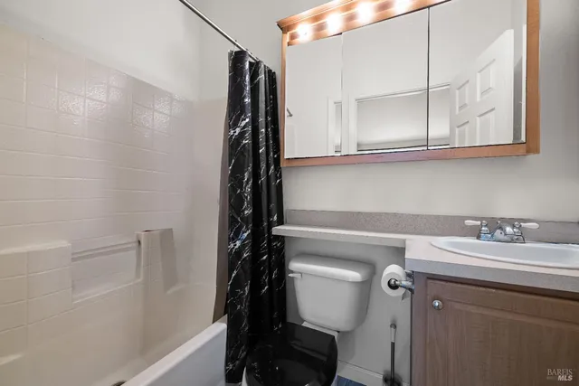 $650,000 | 28 Tarman Drive, Unit A & B, Cloverdale, CA 95425