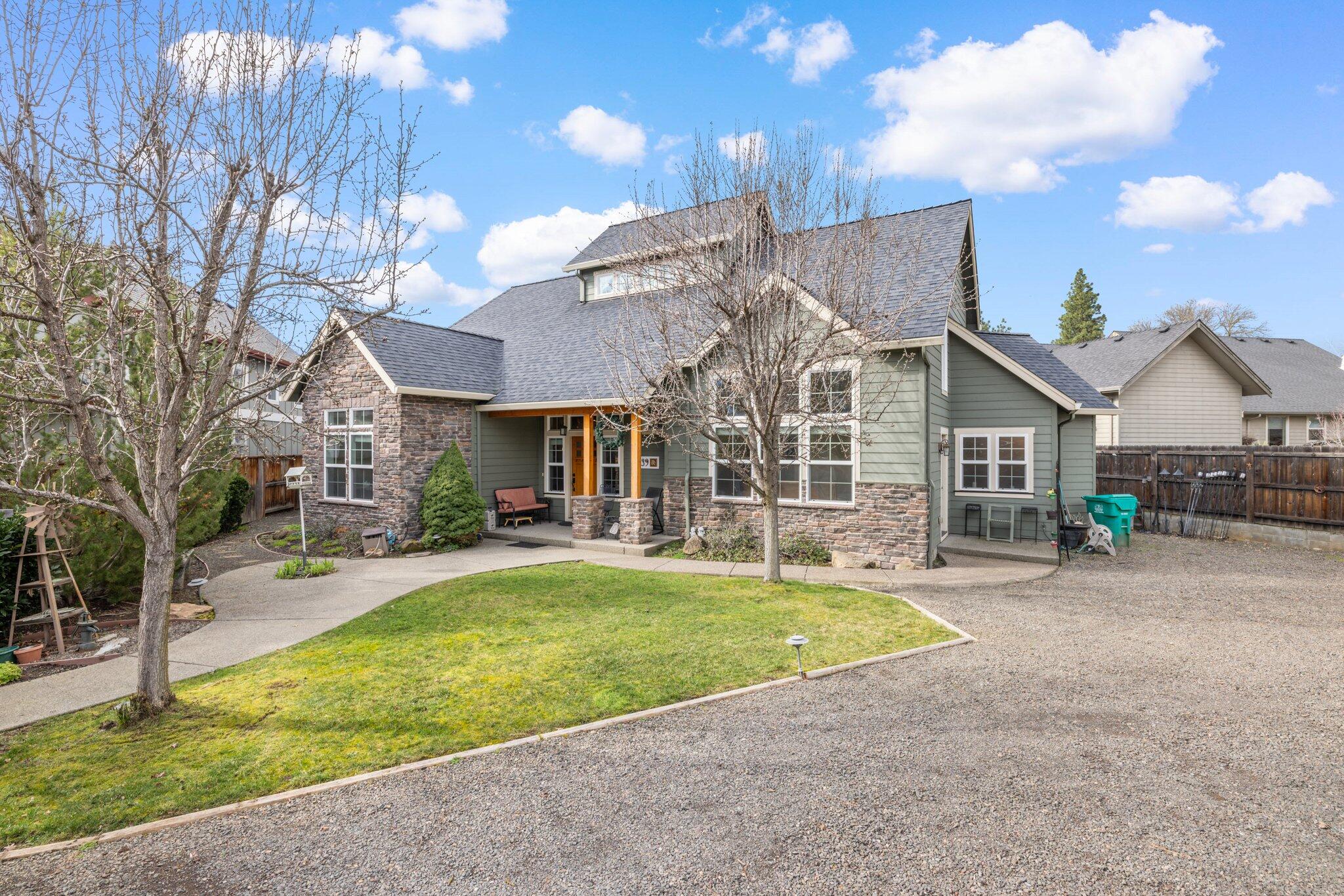 39 Falling Leaf Lane Eagle Point, OR 97524 - Photo 1 of 44 1