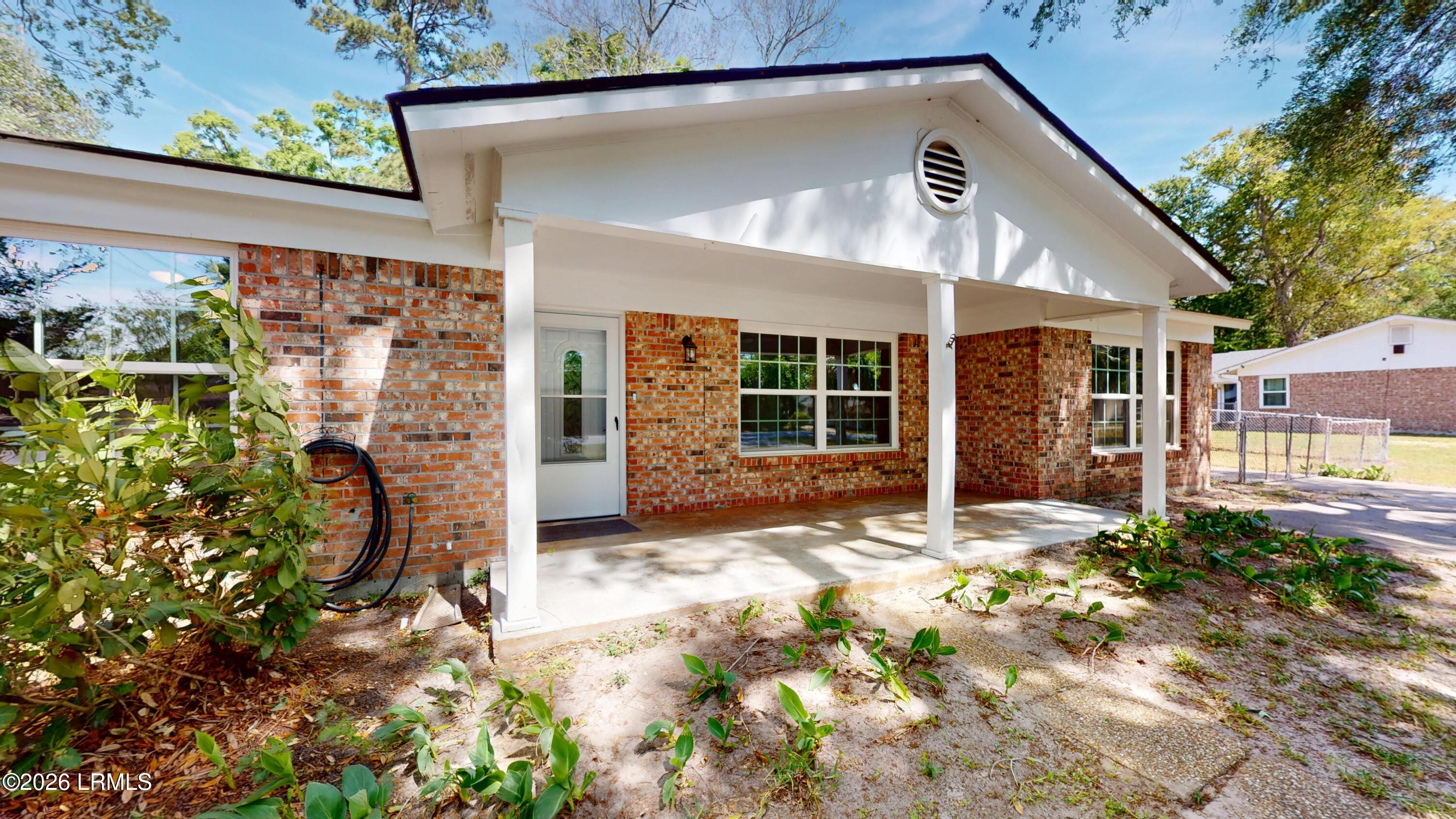 4027 Shell Point Road Beaufort, SC 29906 - Photo 2 of 47 4027-Shell-Point-Road-04092026_095205