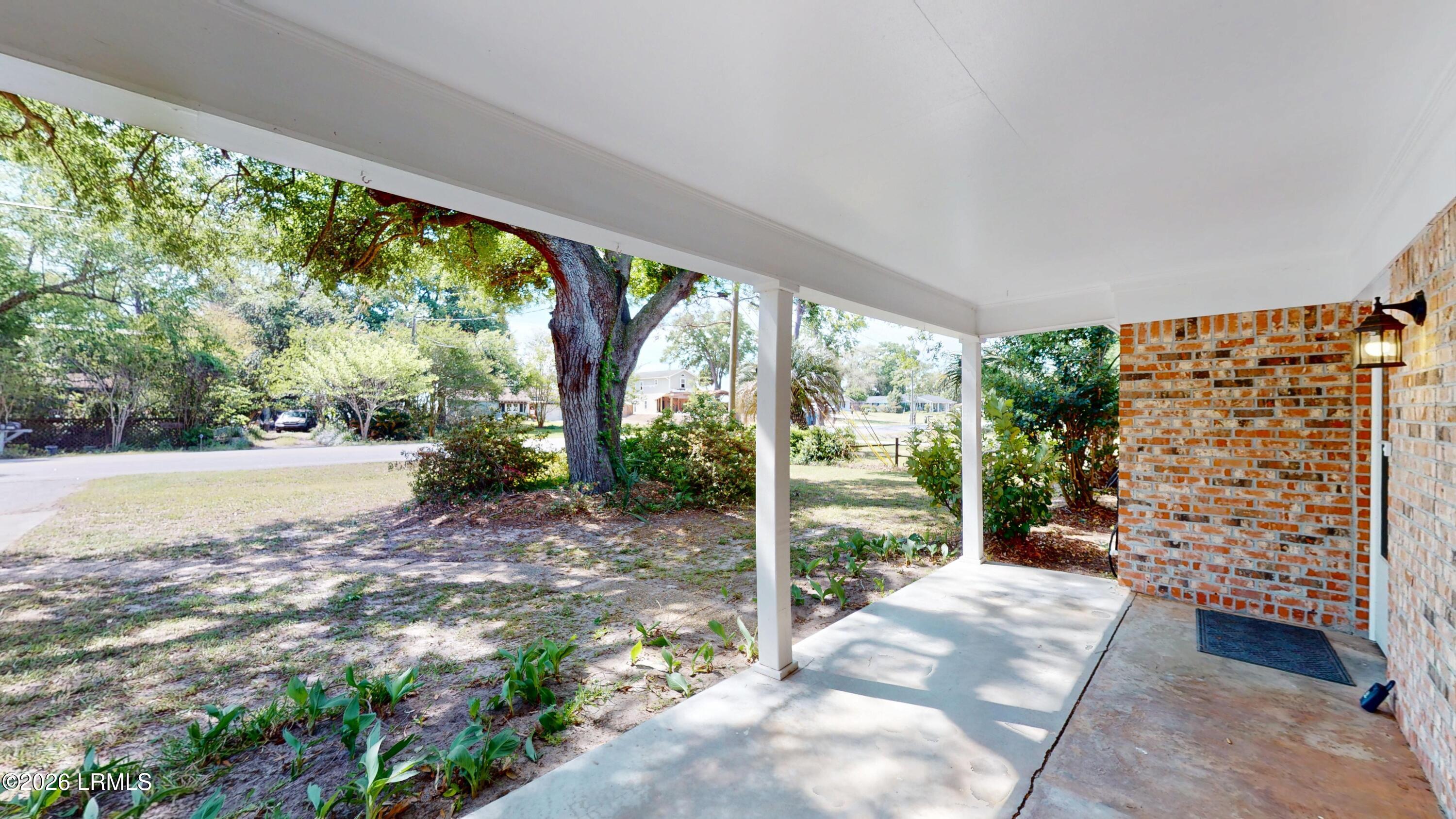 4027 Shell Point Road Beaufort, SC 29906 - Photo 4 of 47 4027-Shell-Point-Road-04092026_095024