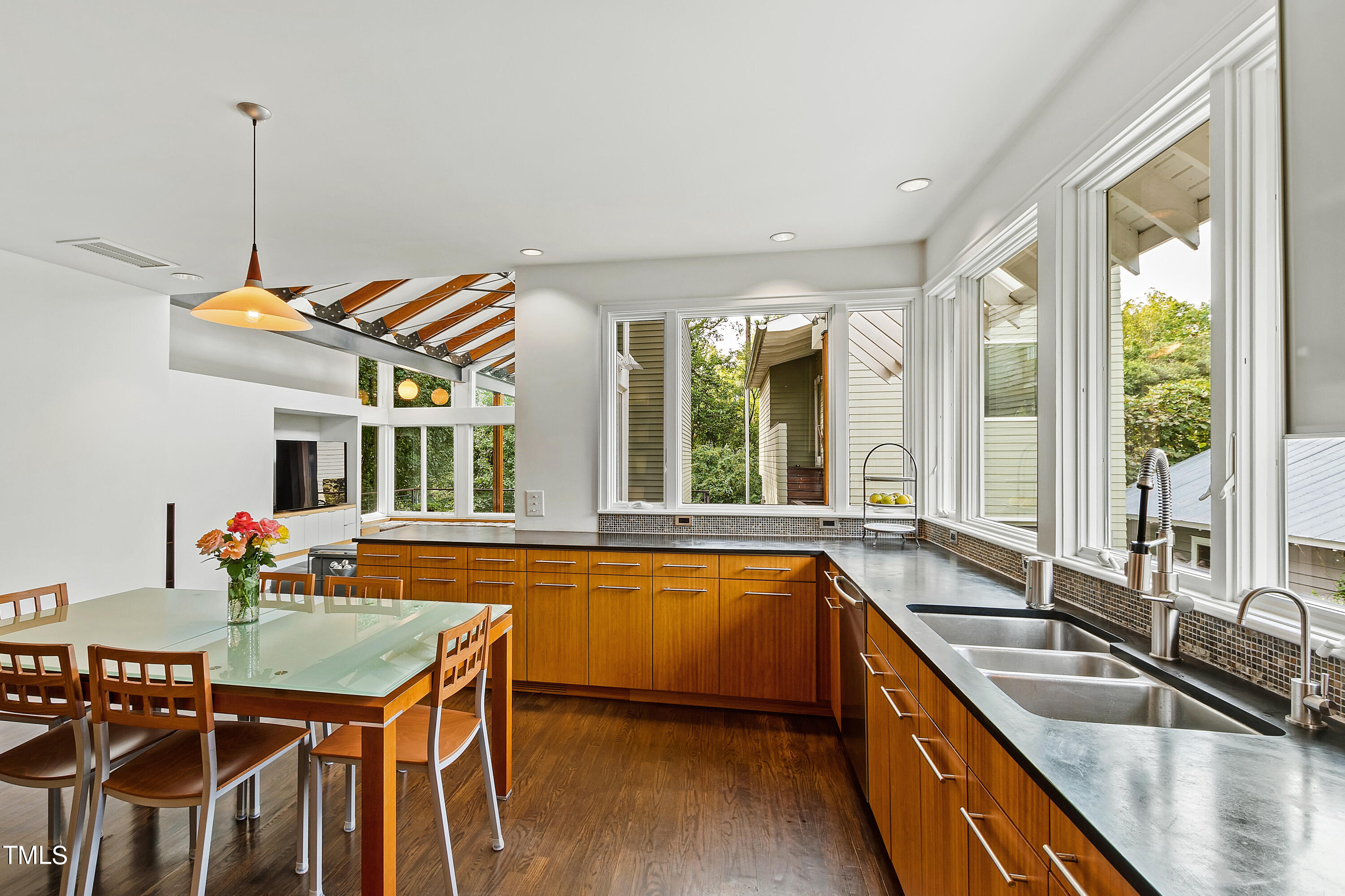 2212 The Circle Raleigh, NC 27608 - Photo 30 of 88 Kitchen