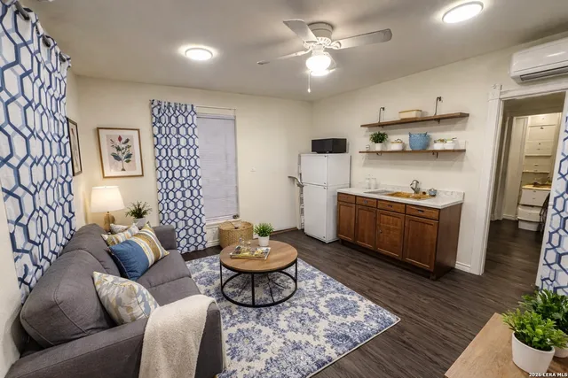 $849 | 242 West Harlan Avenue, San Antonio, TX 78214