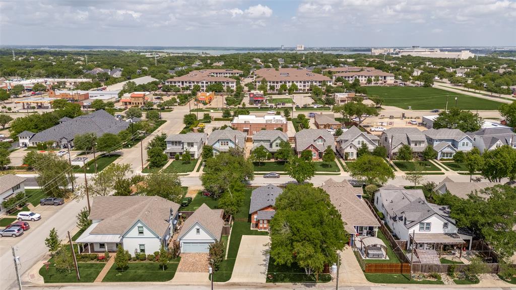 612 East Wall Street Grapevine, TX 76051 - Photo 29 of 33