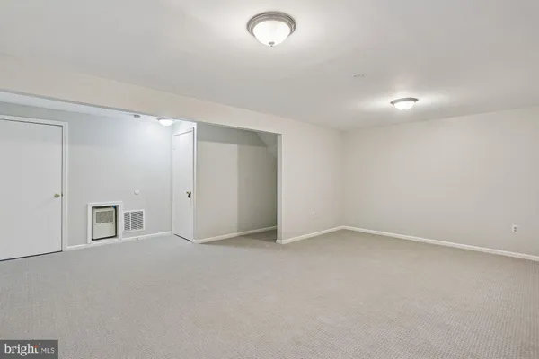 an empty room with sliding door and mirror