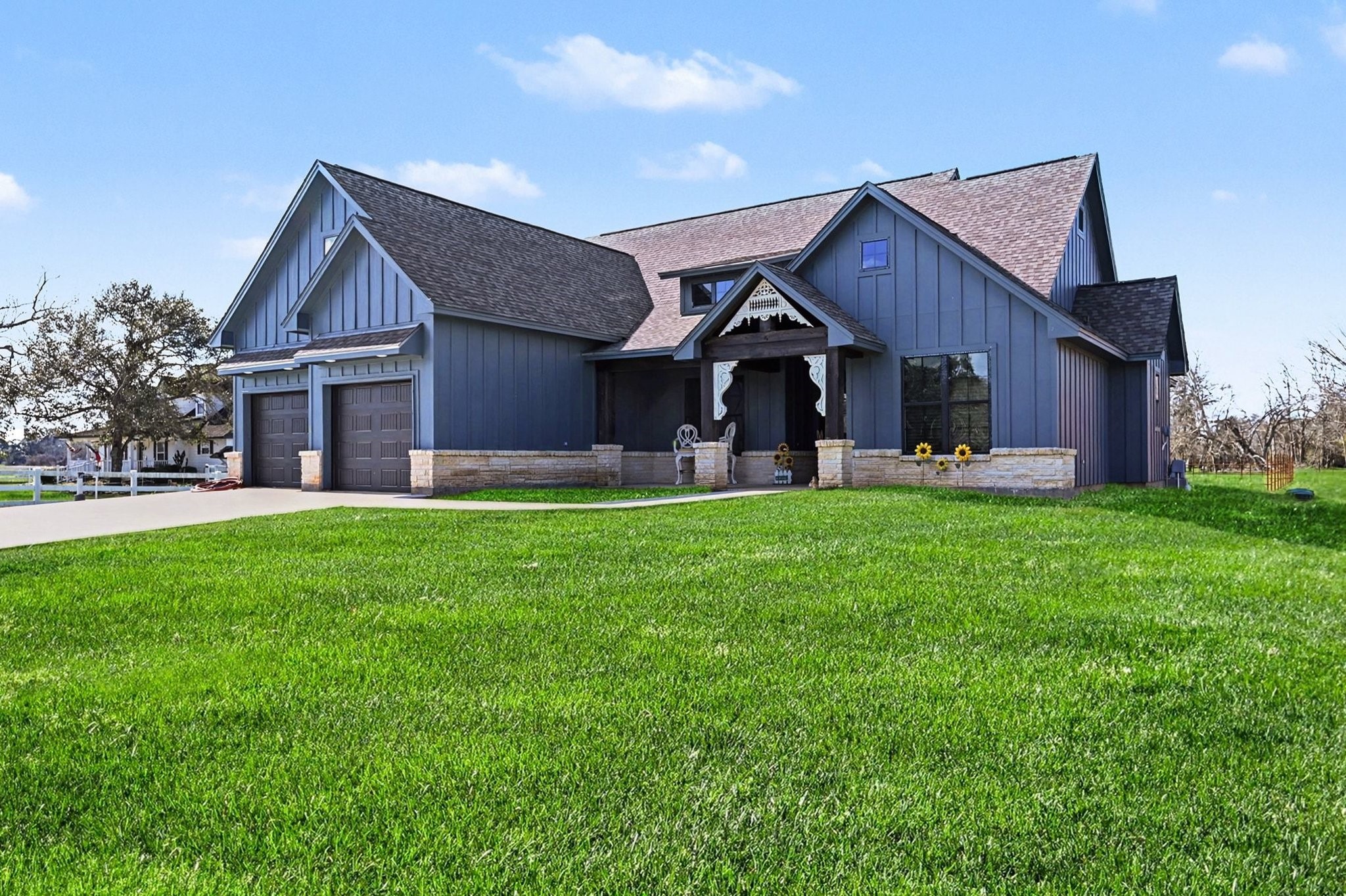 444 Mill Road Angleton, TX 77515 - Photo 3 of 31 a front view of house with yard and green space
