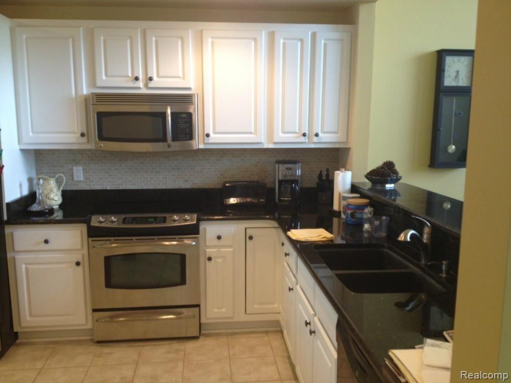 3239 Janea Rue Boulevard Monroe, MI 48162 - Photo 9 of 18 20.jpg