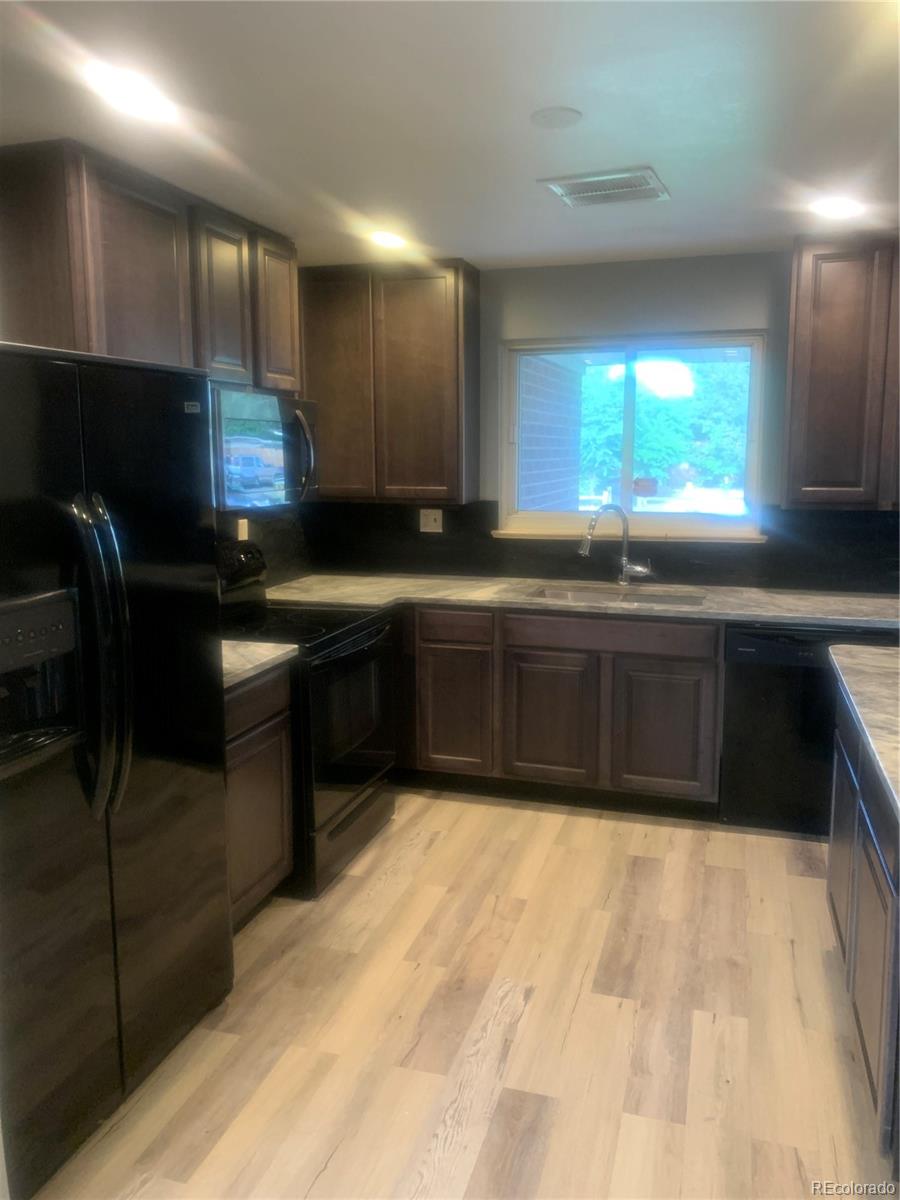 3094 Carson Street Aurora, CO 80011 - Photo 5 of 16