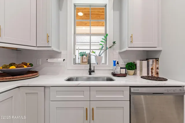 $305,000 | 312 Sandstone Avenue, Scott, LA 70583