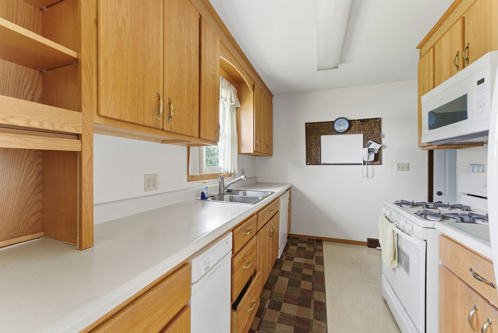 3108 Maplecrest Road Bettendorf, IA 52722 - Photo 7 of 26