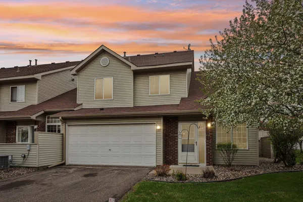 $285,000 | 2357 Oakridge Circle, Hudson, WI 54016