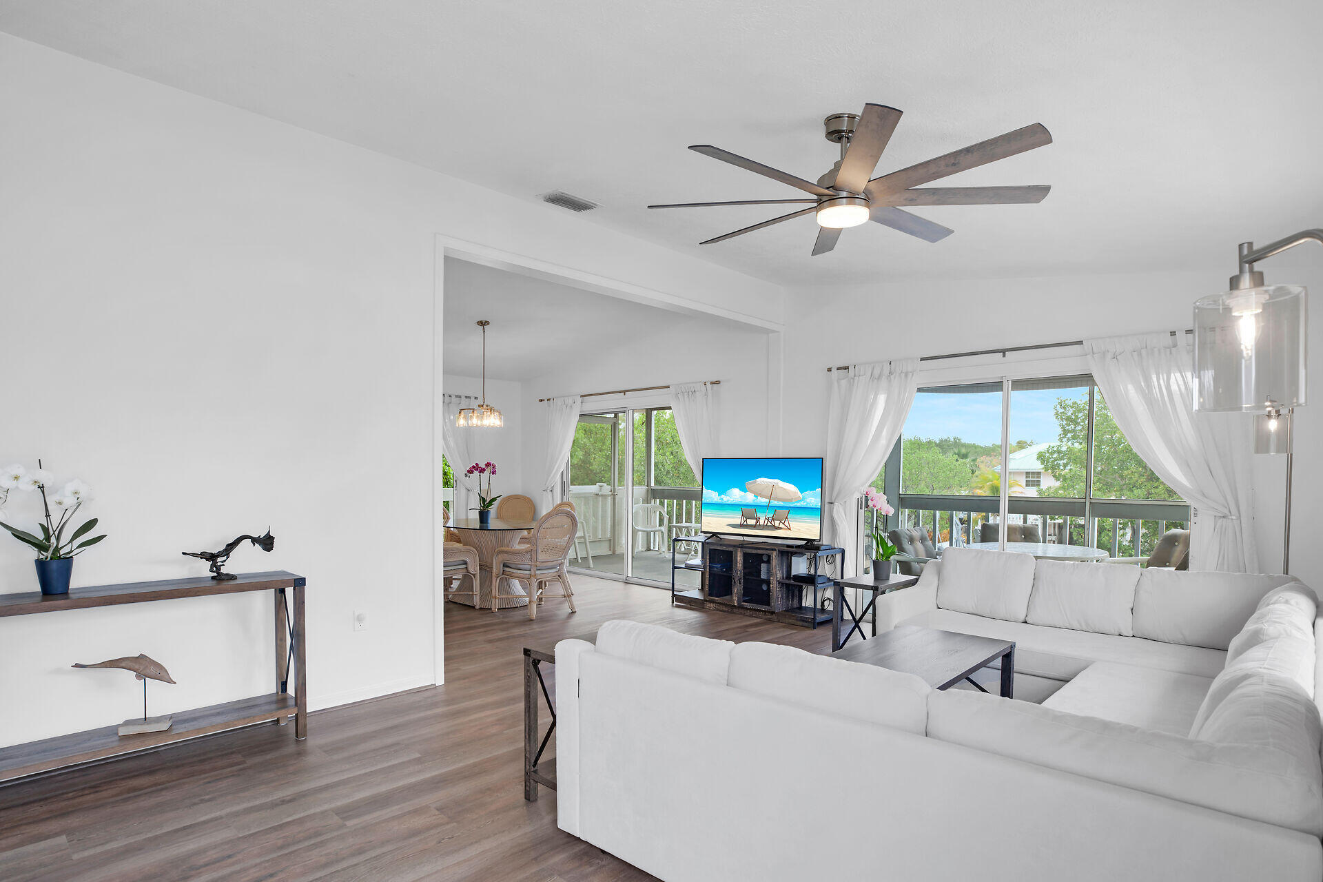 146 Tequesta Street Tavernier, FL 33070 - Photo 11 of 59 Bright & Light great room
