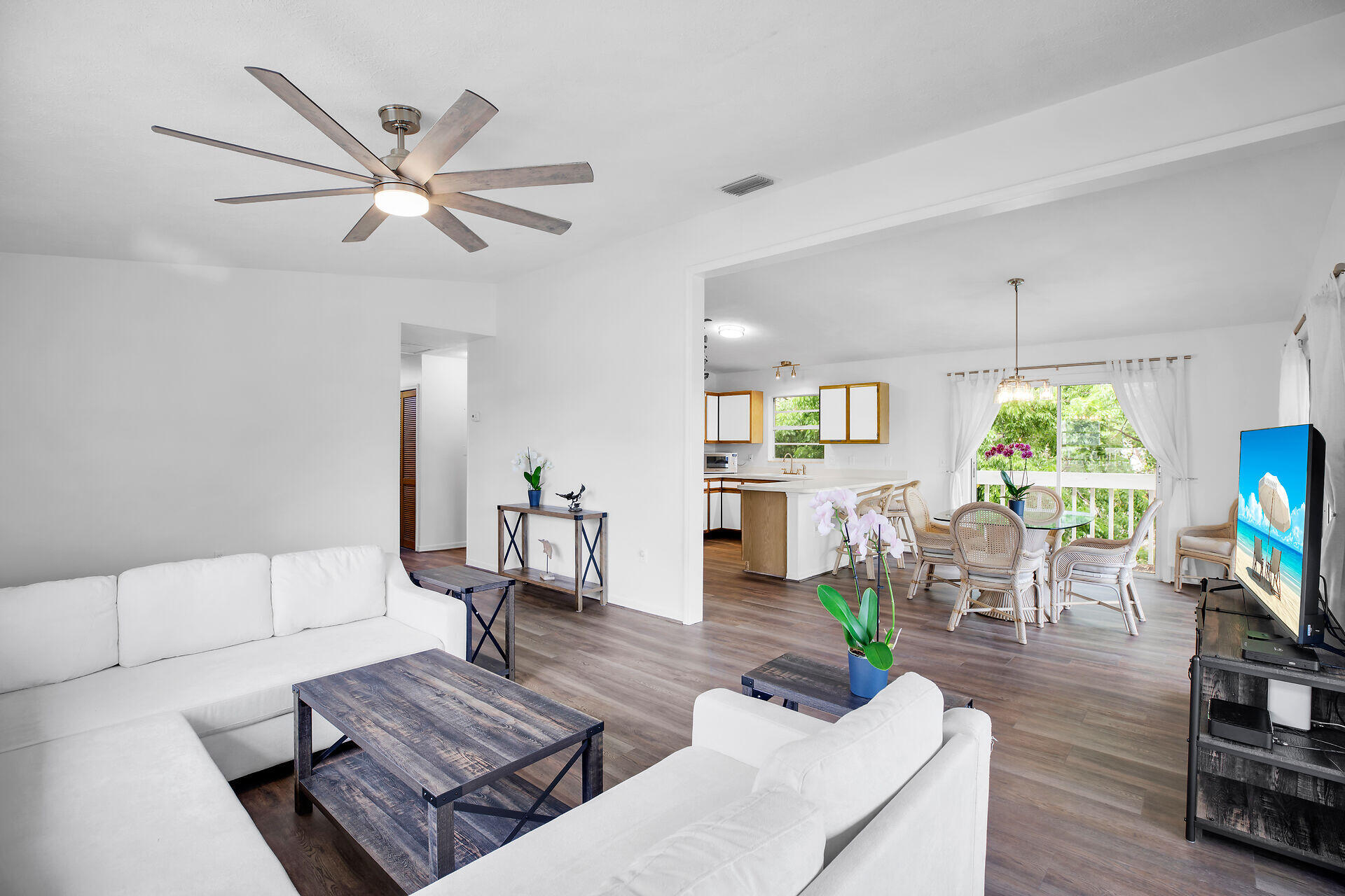 146 Tequesta Street Tavernier, FL 33070 - Photo 13 of 59 Living areas