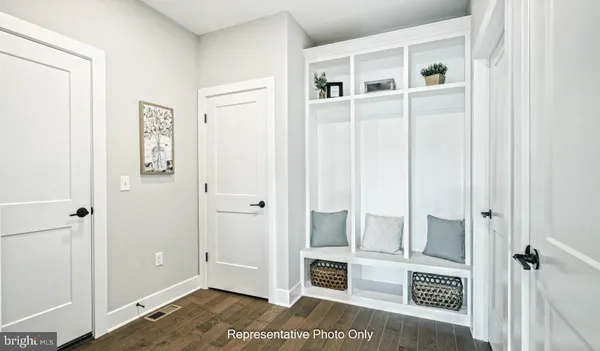 a view of a bedroom with a wardrobe space