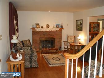 660 Clemens Road Telford, PA 18969 - Photo 5 of 6 Living Room