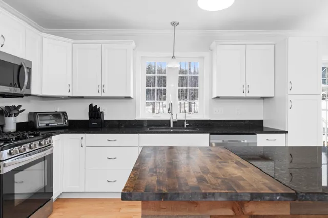 $769,000 | 107 Ann Marie Lane, Colchester, VT 05446