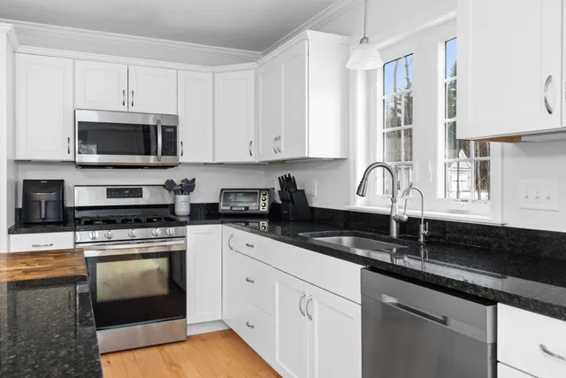 $769,000 | 107 Ann Marie Lane, Colchester, VT 05446