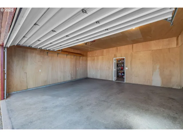 a view of a livingroom with an empty space