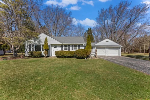 $400,000 | N68-w29376 Hartling Road, Merton, WI 53029