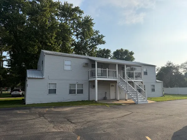 $1,250 | 345 North Shabbona Street, Unit 2W, Coal City, IL 60416
