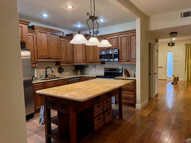 $2,000 | 10127 Runnymede Avenue, Baton Rouge, LA 70815