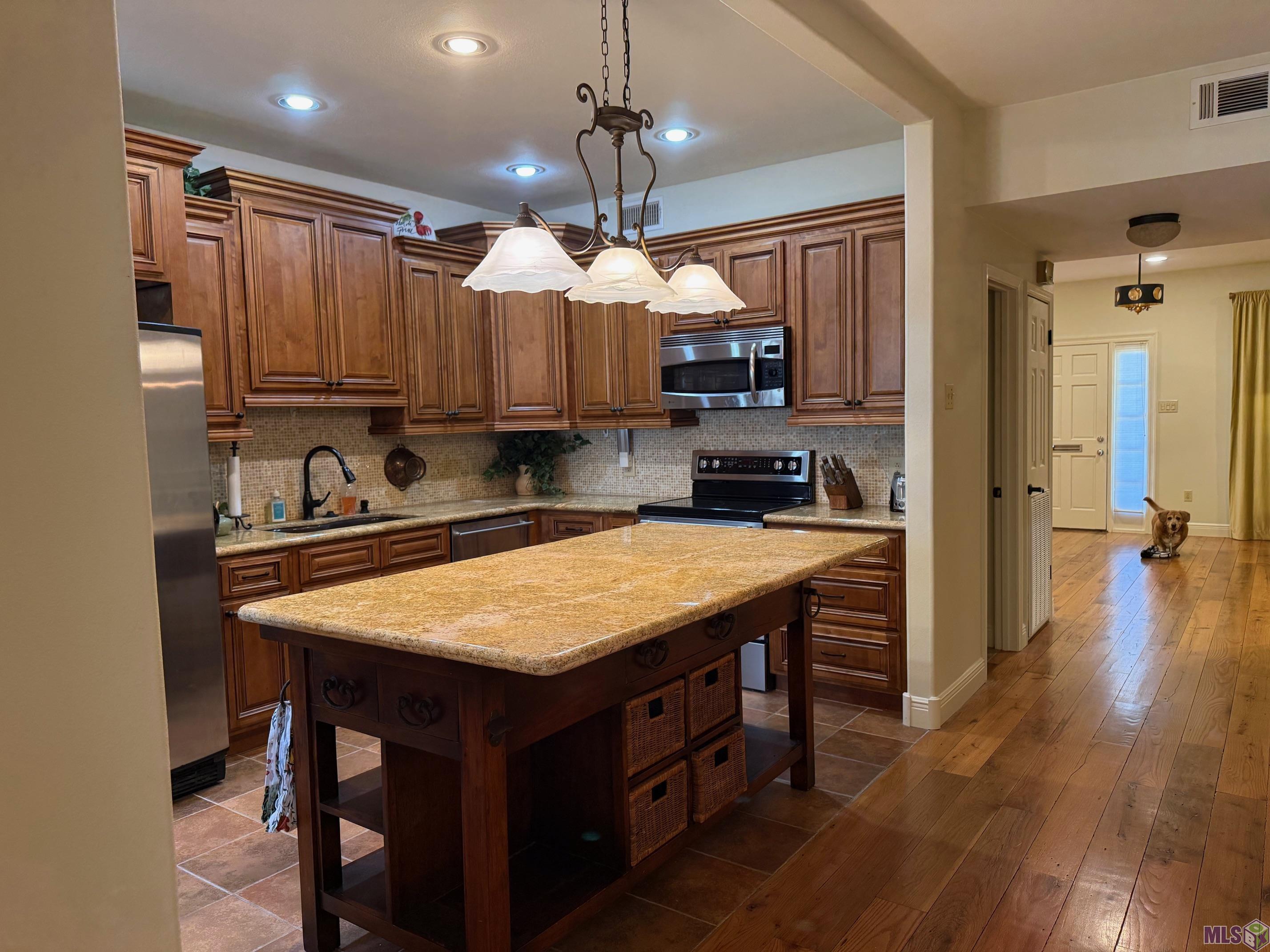 10127 Runnymede Avenue Baton Rouge, LA 70815 - Photo 3 of 8 kitchen