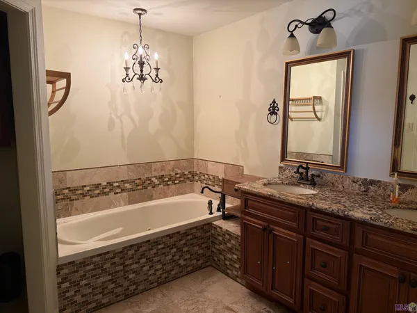 $1,900 | 10127 Runnymede Avenue, Baton Rouge, LA 70815