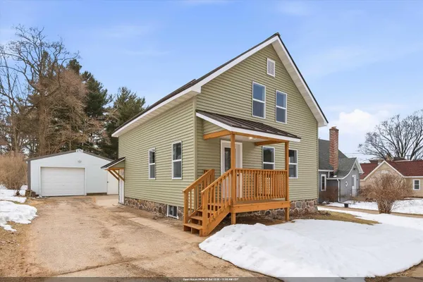 $230,000 | 115 West 4th Street, Manawa, WI 54949
