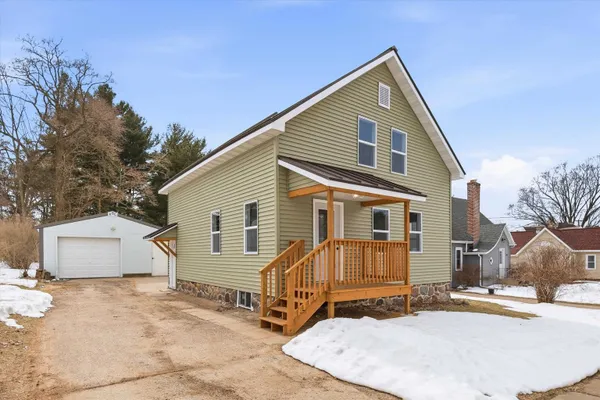 $230,000 | 115 West 4th Street, Manawa, WI 54949