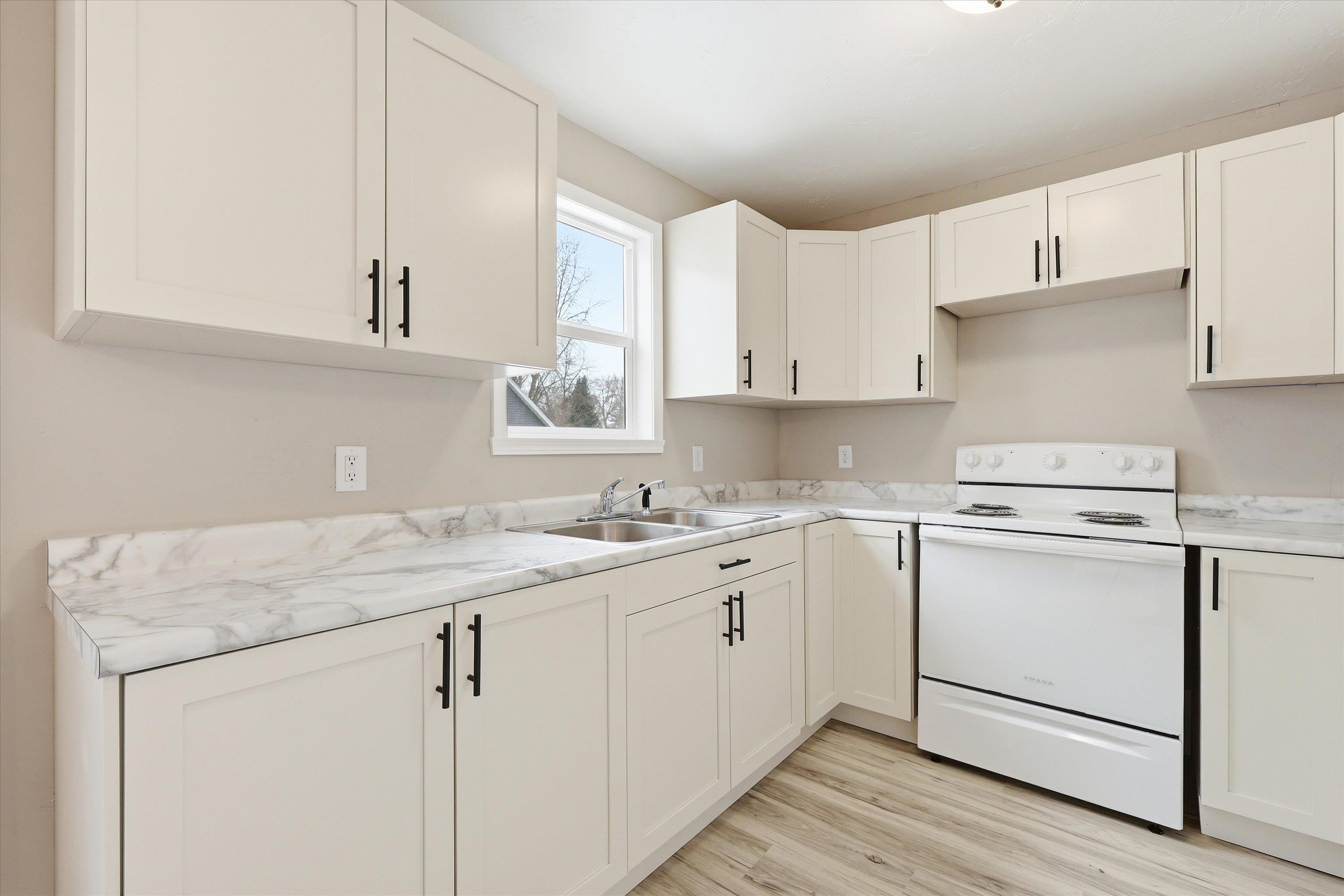 115 West 4th Street Manawa, WI 54949 - Photo 4 of 27