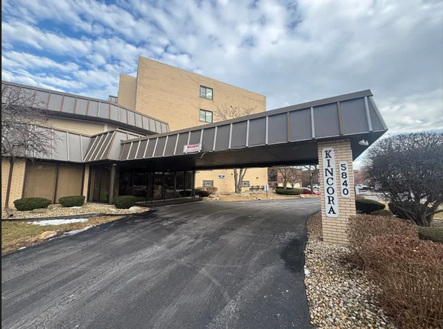 $179,900 | 5840 West 104th Street, Unit 106, Oak Lawn, IL 60453