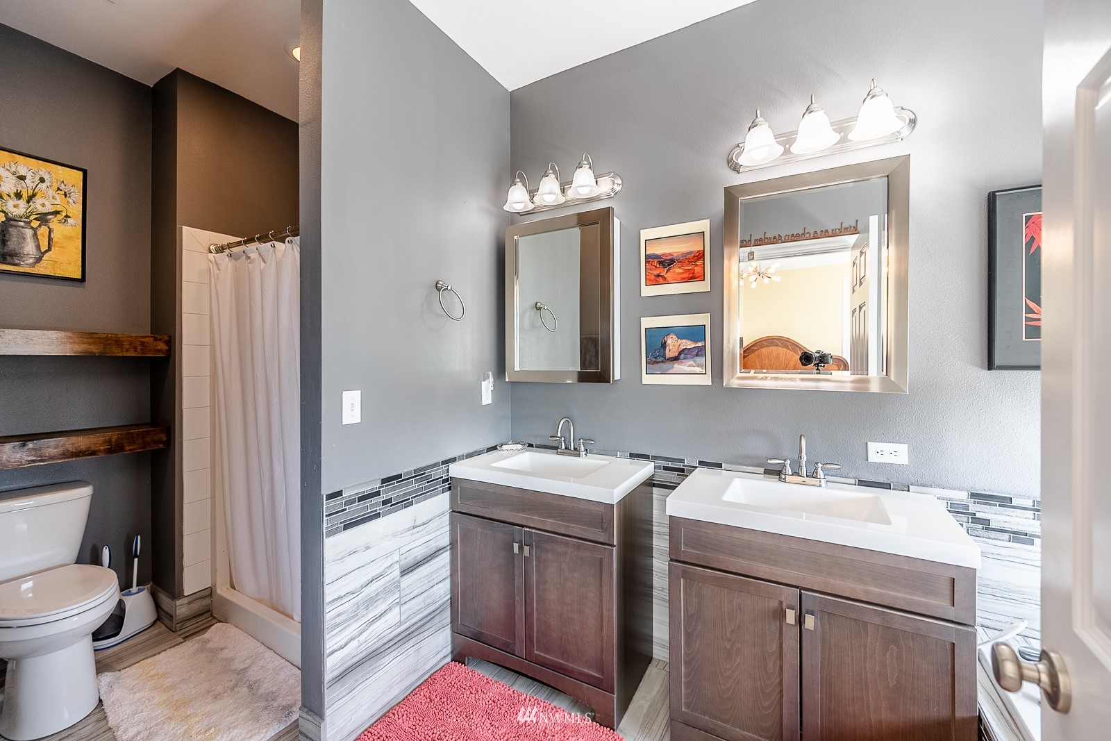 274 Strand Road Ephrata, WA 98823 - Photo 29 of 39 a bathroom with a sink toilet and mirror