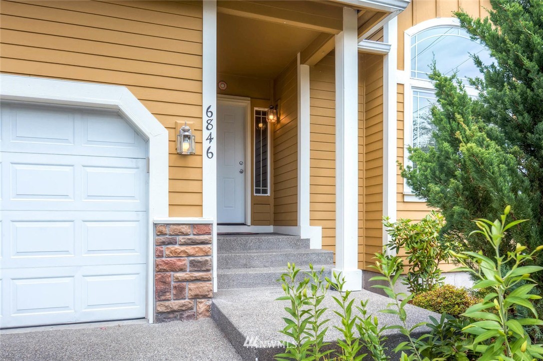 6846 Southeast 5th Street Renton, WA 98059 - Photo 2 of 25