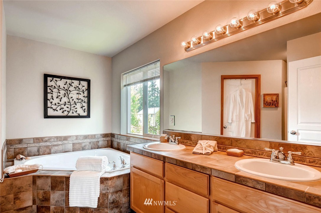6846 Southeast 5th Street Renton, WA 98059 - Photo 17 of 25