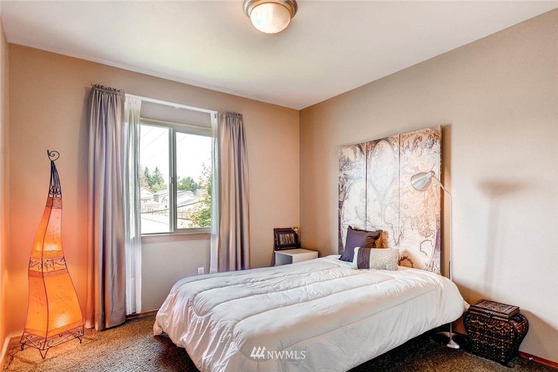 6846 Southeast 5th Street Renton, WA 98059 - Photo 19 of 25