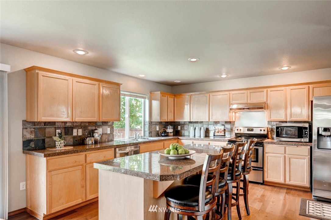 6846 Southeast 5th Street Renton, WA 98059 - Photo 6 of 25