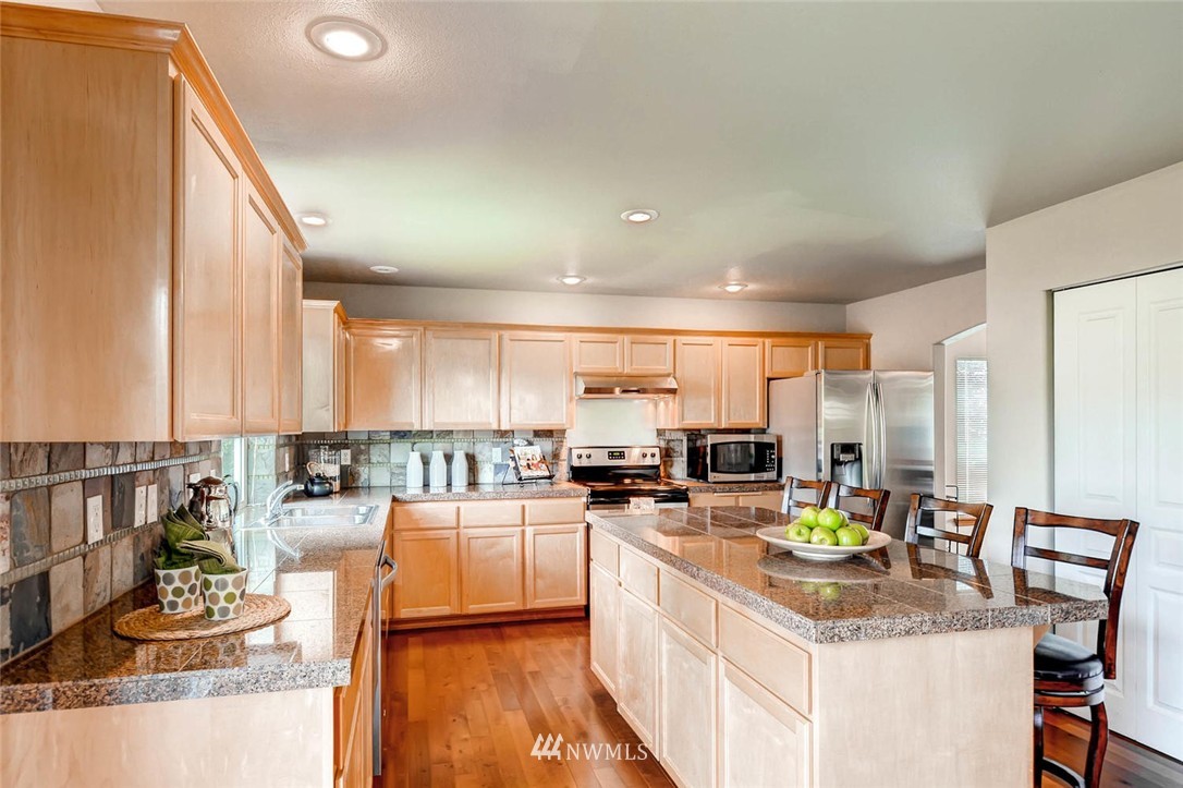 6846 Southeast 5th Street Renton, WA 98059 - Photo 8 of 25