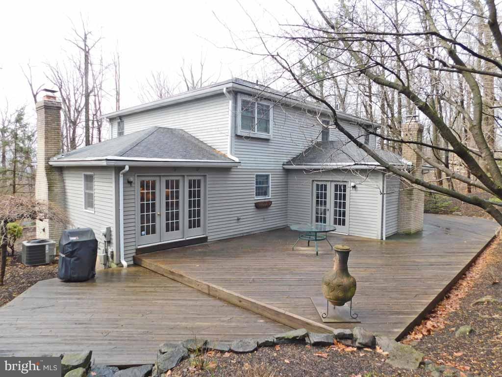 7 Jericho Mountain Road Newtown, PA 18940 - Photo 37 of 39 Back exterior and deck