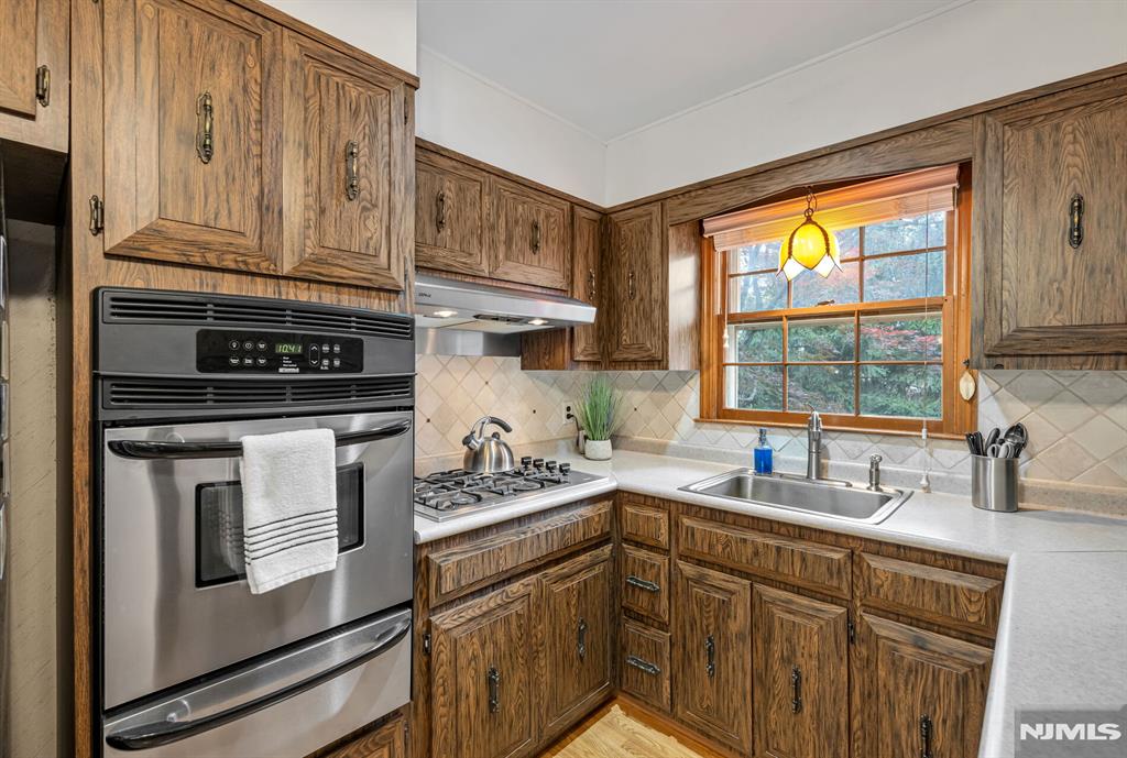 76 Ross Avenue Demarest, NJ 07627 - Photo 11 of 27