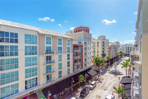 $570,000 | 7270 Southwest 88th Street, Unit B519, Miami, FL 33156