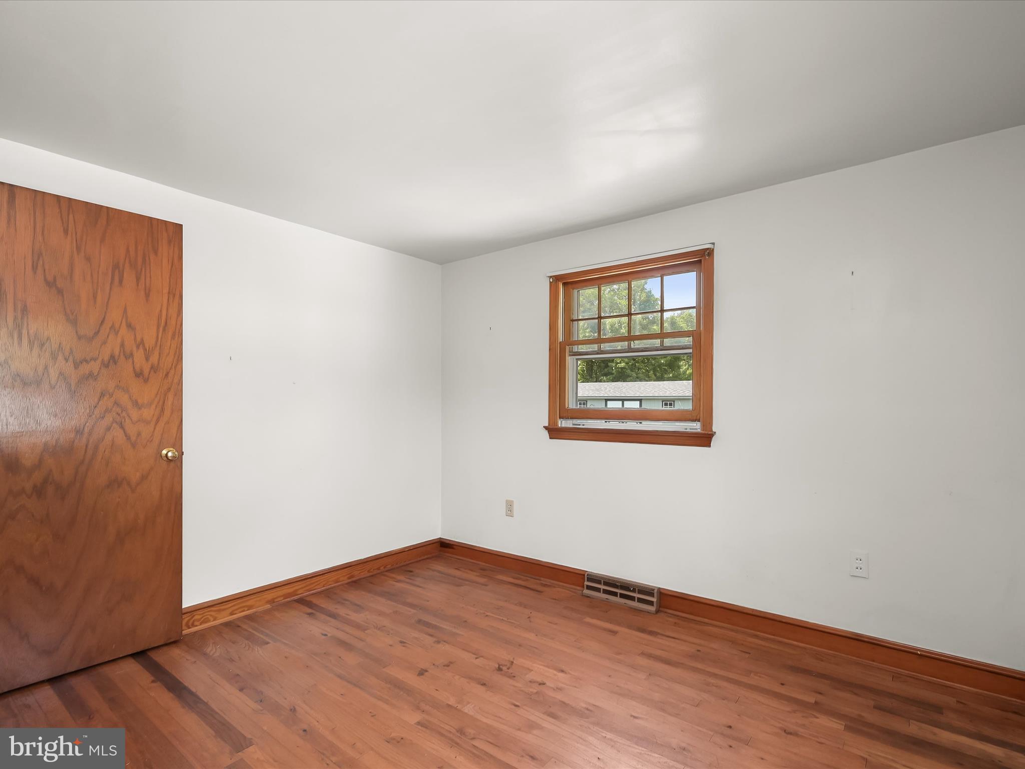 10376 Claiborne Road Claiborne, MD 21624 - Photo 26 of 56 Guest Room